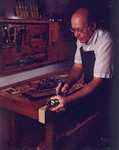 Logo de Louistine Antique Cabinetry